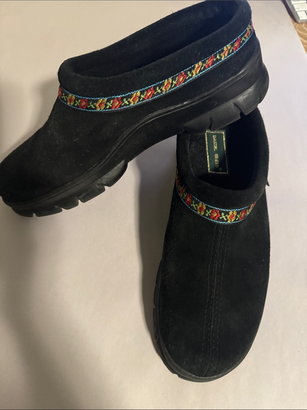 Daniel Green Suede leather clogs Women’s 9.5N Black Slippers Embroidered slip on